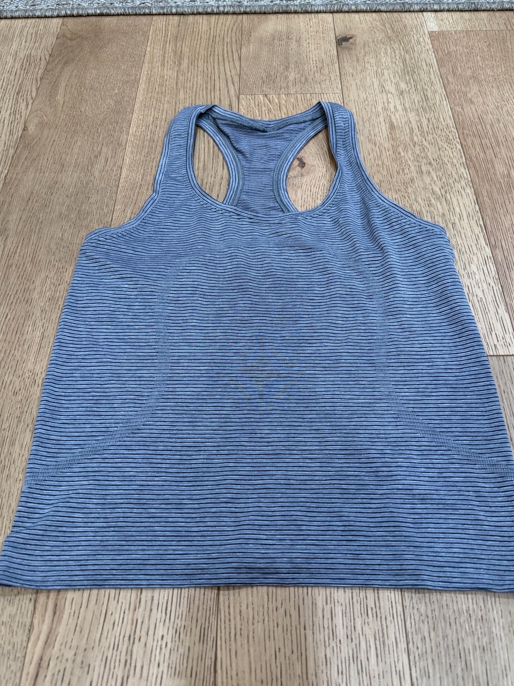 Lululemon Swiftly Tech Racerback Tank Top 2.0 *Race Length
Slate / White Size 6